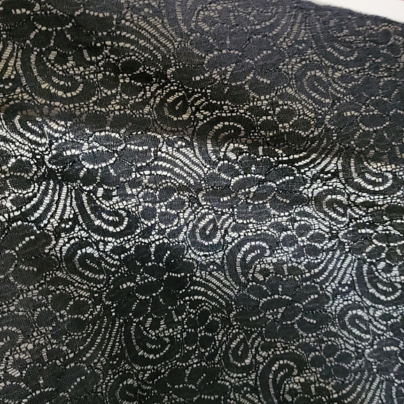 LuLaRoe Shirley black lace - Picture 4 of 4